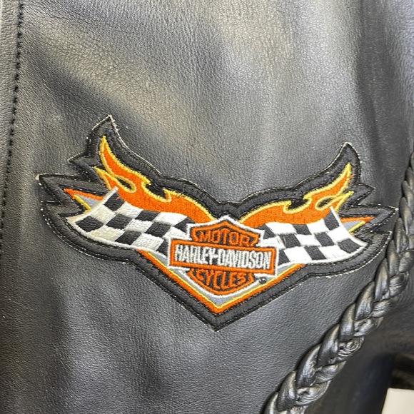 - Vintage Black Leather Biker/Motorcycle Jacket with Harley Davidson Patch - Picture 10 of 11